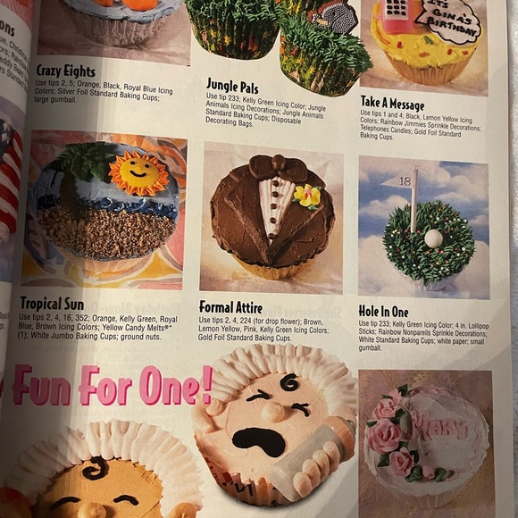 Wilton Cake Decorating 1996 Yearbook Mickey  cakes magazine - Picture 4 of 6